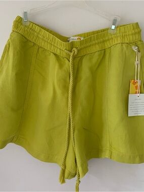 NWT C&C California Linen Blend Chartreuse Lime Pull On Shorts Size L